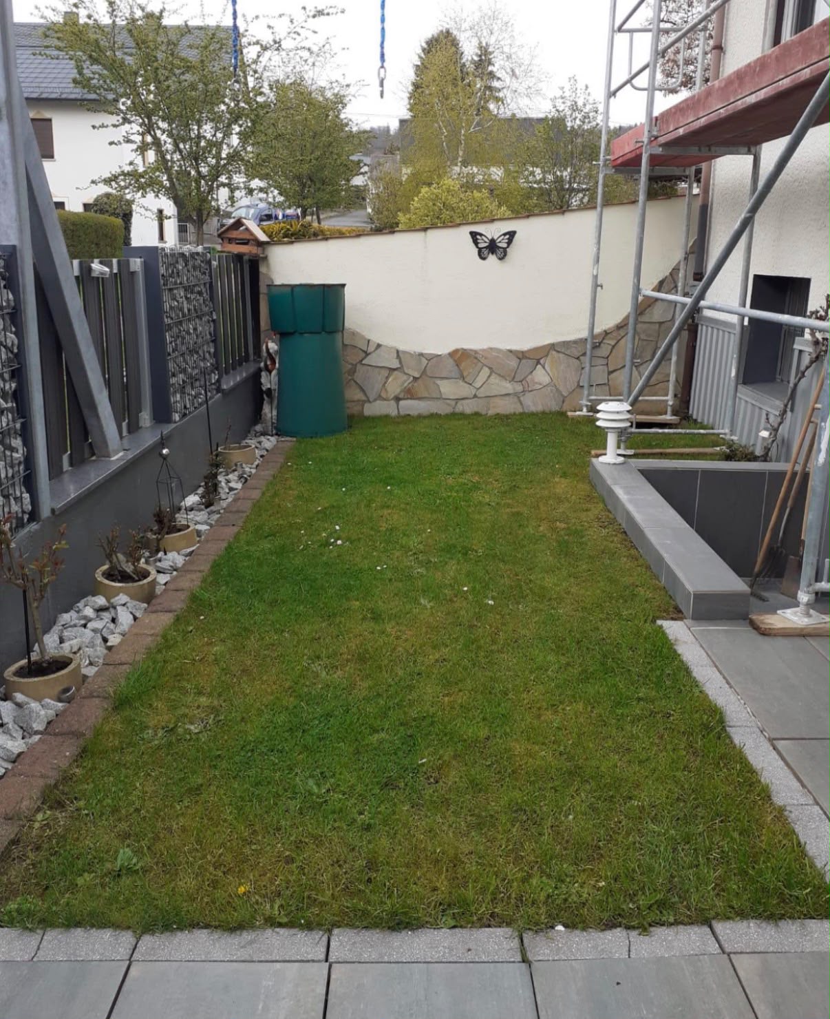Gartenfläche vor der Kunstrasen-Verlegung
